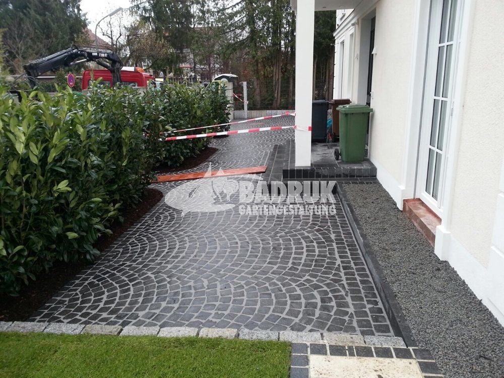 Vorgarten gestalten lassen vom Gartenprofi in München