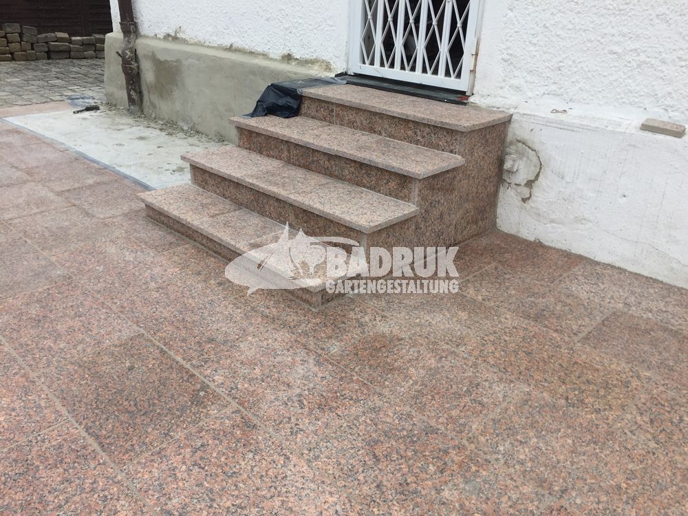 Podeste aus Naturstein in München Ramersdorf-Perlach